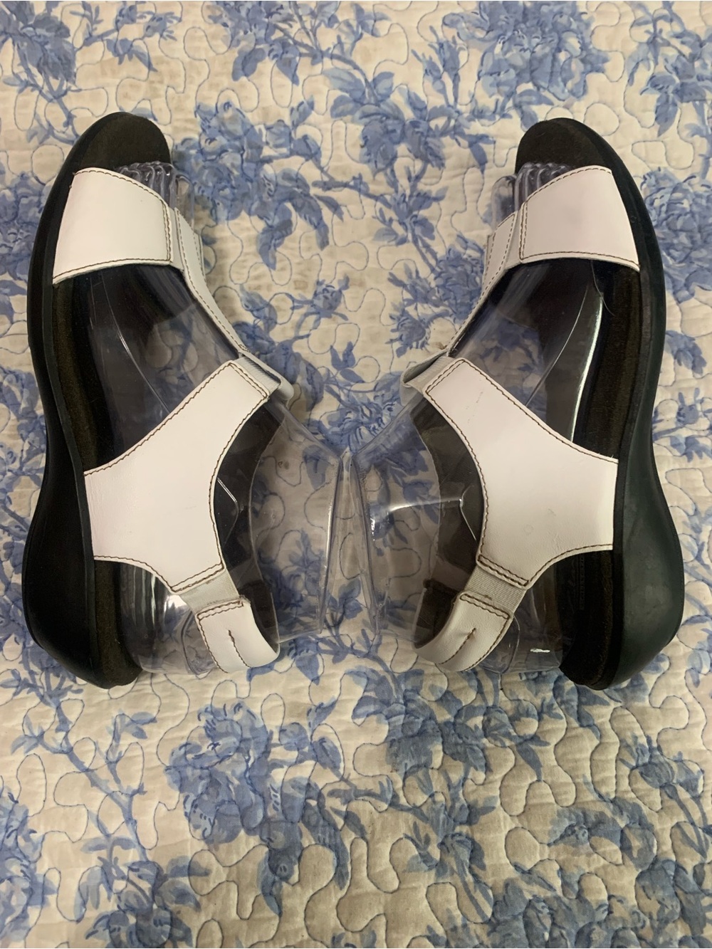 Clarks White Leather Strappy Comfort Sandals - Picture 7 of 9